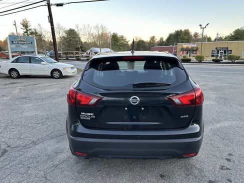 Used 2018 Nissan Rogue Sport S AWD/4WD image 7