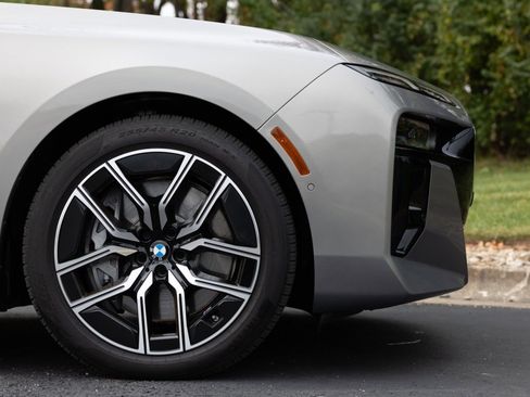 Used 2024 BMW 760i xDrive w/ Premium Package 2 image 12