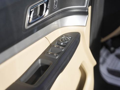 Used 2017 Ford Explorer XLT w/ Equipment Group 201A image 31