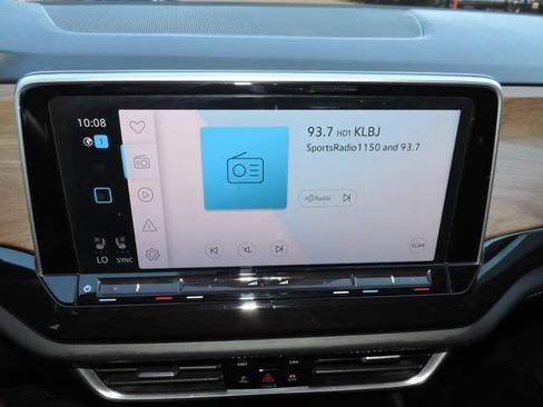 Used 2025 Volkswagen Atlas SE FWD image 26