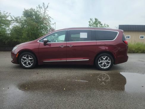 Used 2019 Chrysler Pacifica Limited FWD image 5