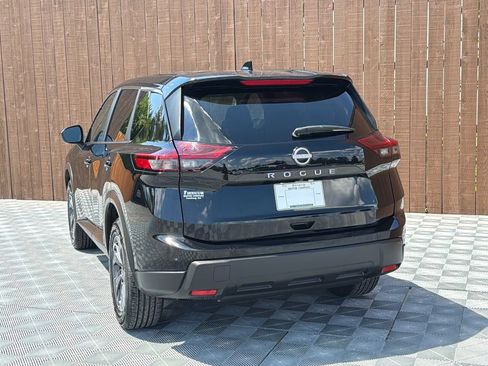 Used 2025 Nissan Rogue SV FWD image 15