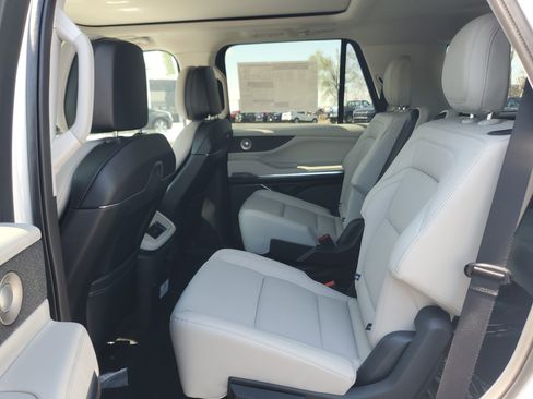 New 2026 Lincoln Navigator Reserve AWD/4WD image 27