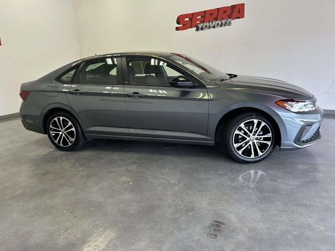 Used 2025 Volkswagen Jetta Sport FWD image 2