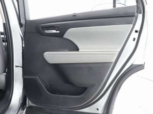 Used 2024 Toyota Highlander XLE image 42