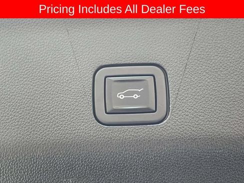 Used 2022 Cadillac Escalade Premium Luxury AWD/4WD image 16