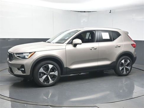 Certified 2024 Volvo XC40 B5 Plus w/ Protection Package Premier image 4