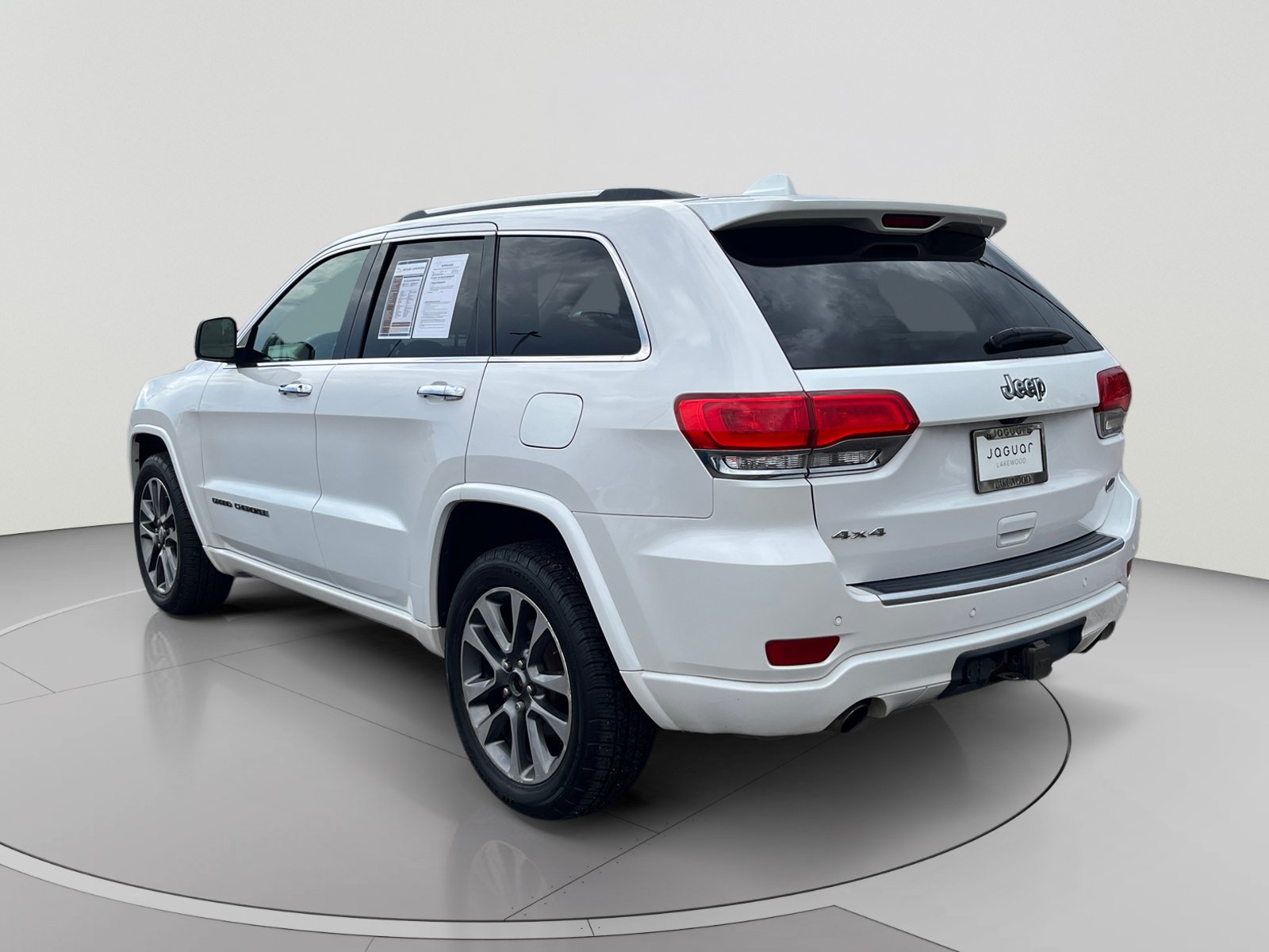 Used 2017 Jeep Grand Cherokee Overland AWD/4WD image 3