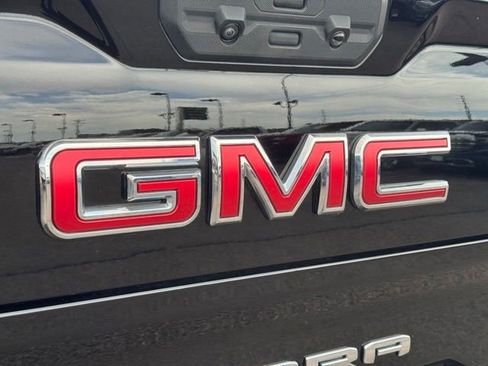 Used 2024 GMC Sierra 1500 AT4 w/ Technology Package AWD/4WD image 18