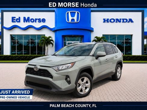 Used 2021 Toyota RAV4 XLE FWD image 1