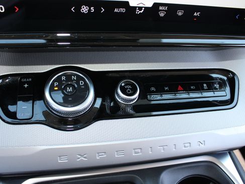 Used 2025 Ford Expedition Active RWD image 23