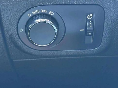 Used 2018 Chevrolet Cruze LT w/ Convenience Package image 11