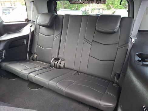 Used 2017 Cadillac Escalade Luxury AWD/4WD image 10