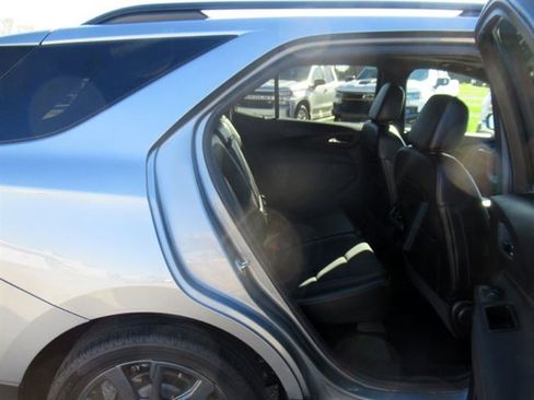 Used 2023 Chevrolet Equinox RS FWD image 17