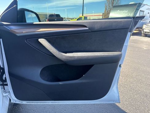 Used 2023 Tesla Model Y Performance image 42
