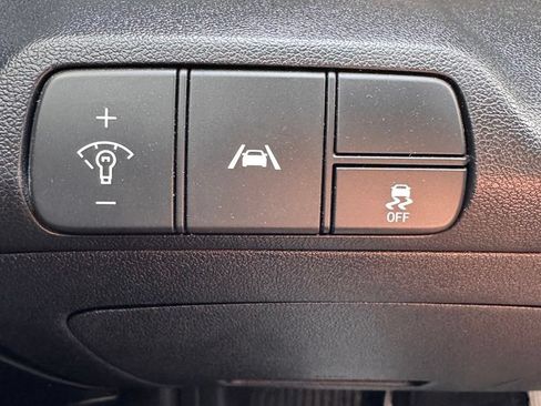 Used 2022 Hyundai Elantra Limited FWD image 24