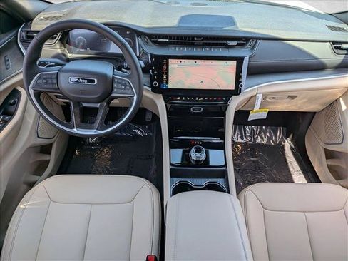 New 2026 Jeep Grand Cherokee Limited RWD image 10