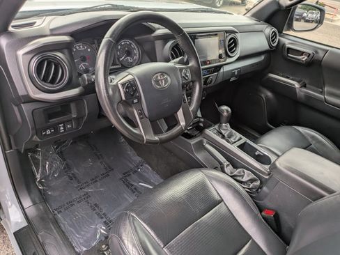 Used 2019 Toyota Tacoma TRD Off-Road AWD/4WD image 9