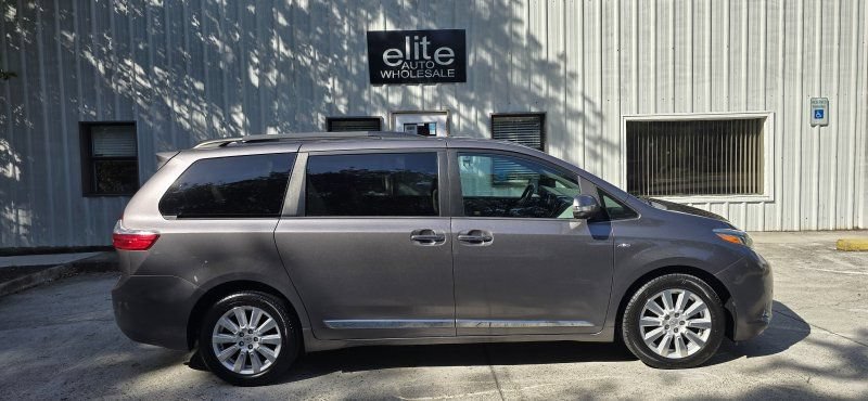 Used 2017 Toyota Sienna Limited Premium AWD/4WD image 6