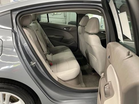 Used 2018 Chevrolet Cruze LT FWD image 14