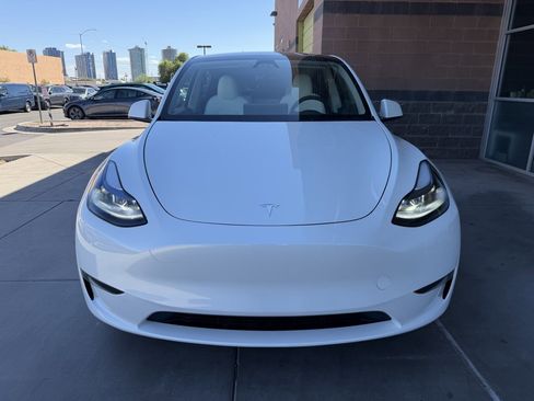 Used 2024 Tesla Model Y 2WD image 10