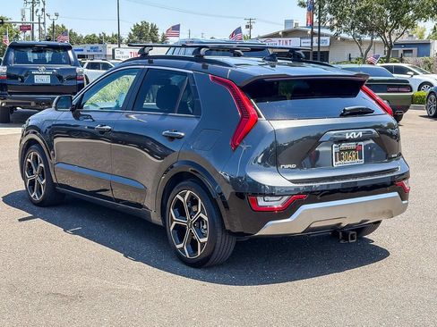 Used 2023 Kia Niro SX Touring FWD image 2
