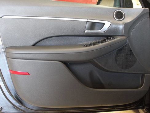 Used 2021 Hyundai Sonata SE image 17