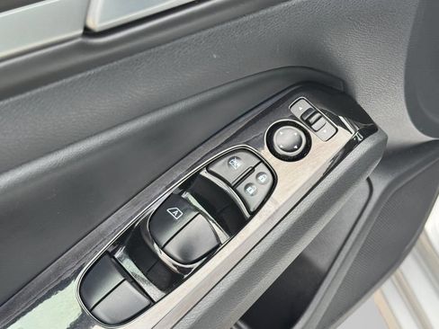 Used 2024 Nissan Altima 2.5 SR FWD image 17