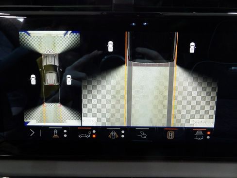 Used 2025 GMC Sierra 2500 AT4X image 29