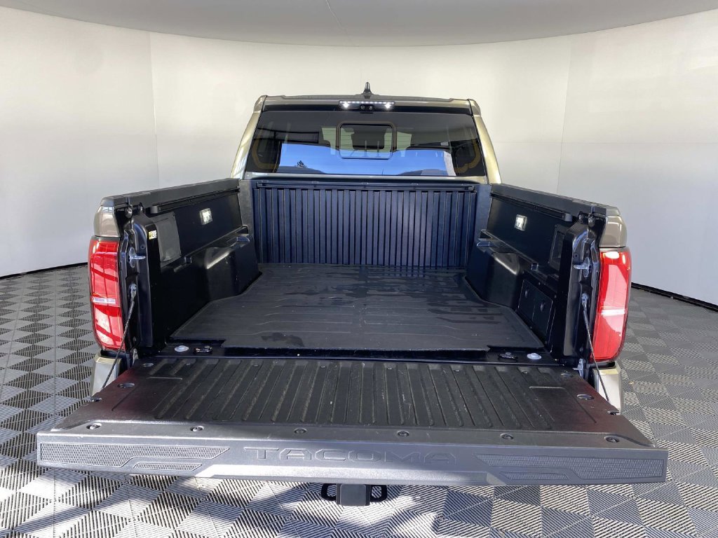 Used 2025 Toyota Tacoma Limited AWD/4WD image 8