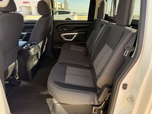 Used 2021 Nissan Titan SV w/ SV Convenience Package image 25