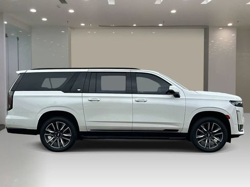 Used 2022 Cadillac Escalade ESV Sport w/ Touring Package AWD/4WD image 5