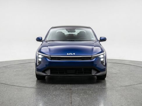 Used 2025 Kia K4 FWD image 2