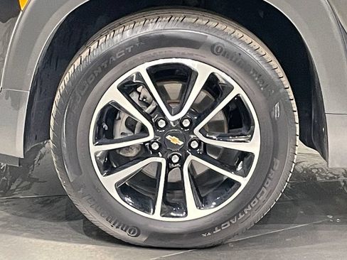 Used 2024 Chevrolet TrailBlazer LT w/ LT Cold Weather Package AWD/4WD image 35