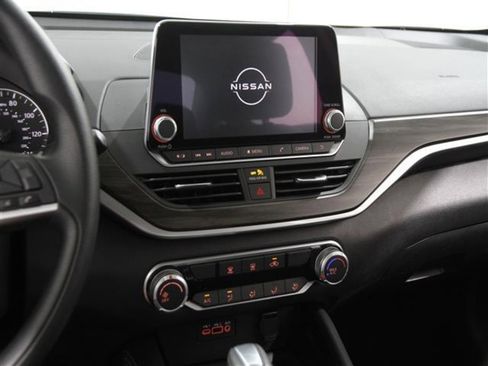 Used 2023 Nissan Altima 2.5 SV image 9