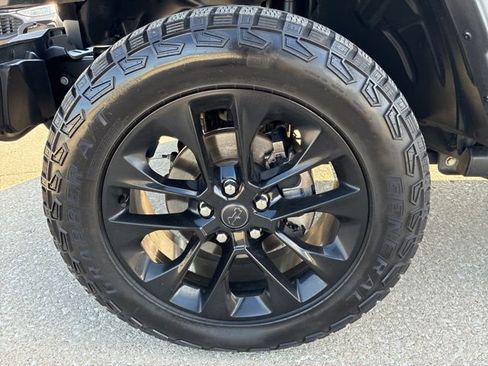 Used 2024 Jeep Gladiator Sport image 14