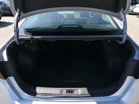 Used 2024 Nissan Altima 2.5 SV FWD image 21
