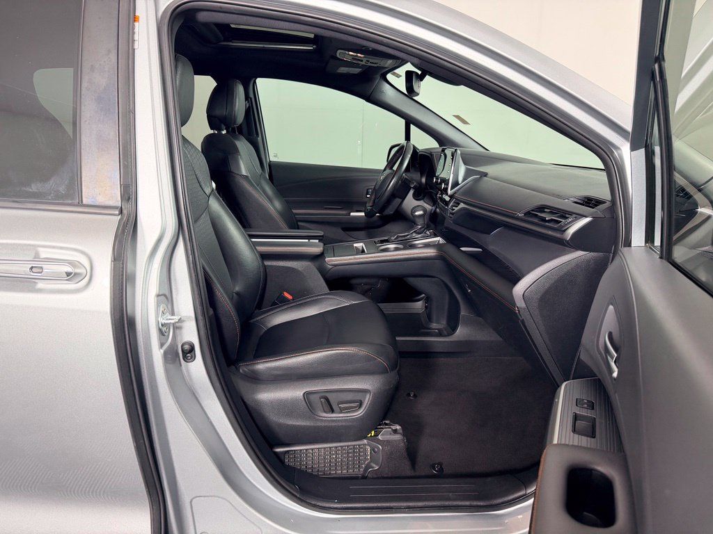 Used 2021 Toyota Sienna XSE FWD image 39