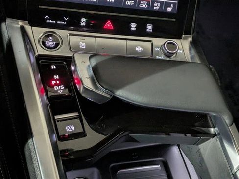 Used 2024 Audi Q8 e-tron Premium Plus image 12