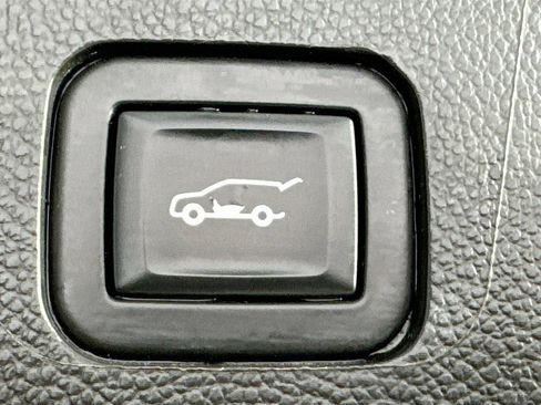Used 2020 Chevrolet Traverse RS FWD image 33