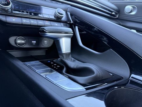 Used 2024 Hyundai Elantra SEL w/ Convenience Package image 19