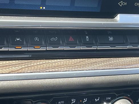 Used 2022 Chevrolet Silverado 1500 LT image 19