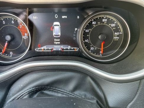 Used 2017 Jeep Cherokee Trailhawk AWD/4WD image 11