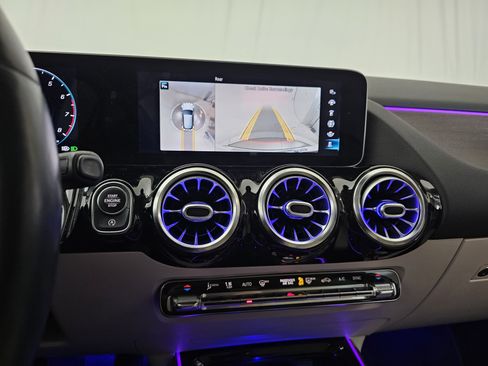 Used 2021 Mercedes-Benz GLA 250 4MATIC image 39