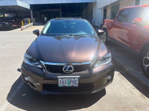 Used 2011 Lexus CT 200h Premium w/ Leather Pkg FWD image 2