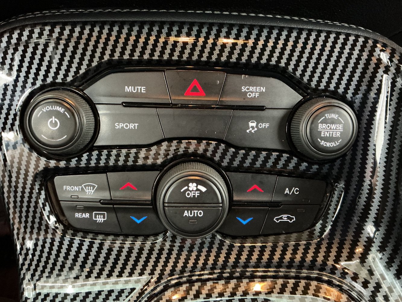 Used 2021 Dodge Challenger SXT RWD image 31