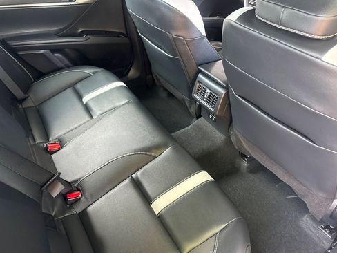 Used 2025 Toyota Camry SE FWD image 34