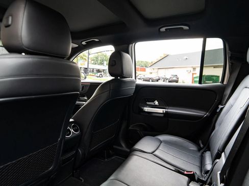 Used 2020 Mercedes-Benz GLB 250 4MATIC w/ Premium Package image 27