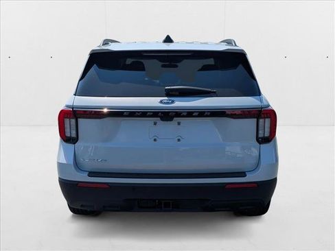 New 2025 Ford Explorer Active image 7