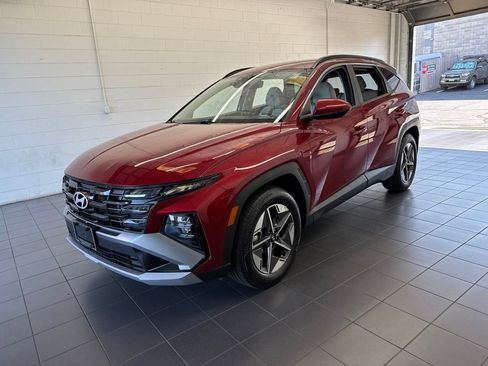 Used 2025 Hyundai Tucson SEL FWD image 4